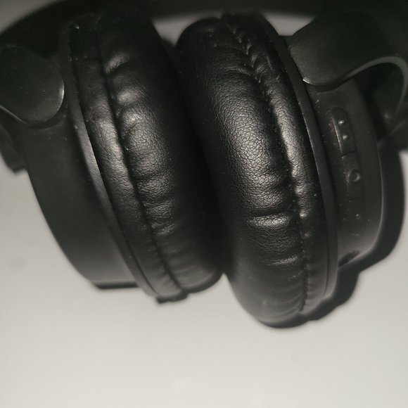 High in class comfortable headphones with speakers and amazing microphones for c - Picture 5 of 5